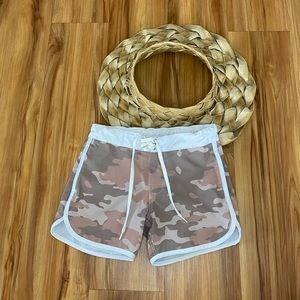 Acacia Swimwear Kids Surf Shorts in Dakota Camo 🤍 size Large 🤍